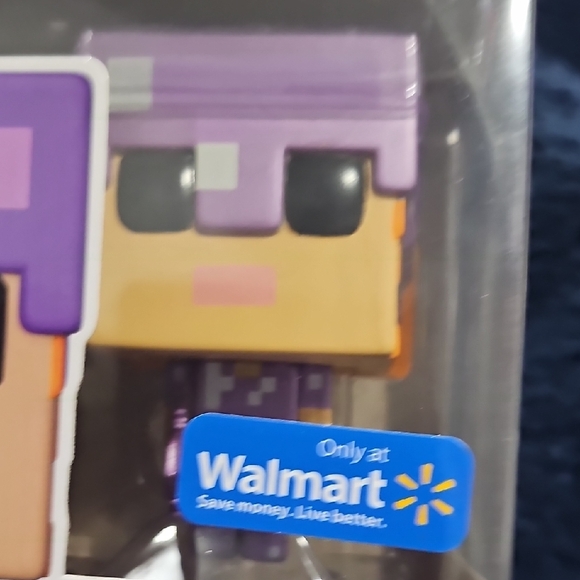 Minecraft Alex in Enchanted Armor Vinyl Figure - Picture 4 of 4